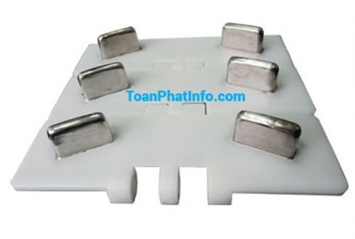 Xích tải thẳng đơn khớp dòng 820-DB có vách chặn